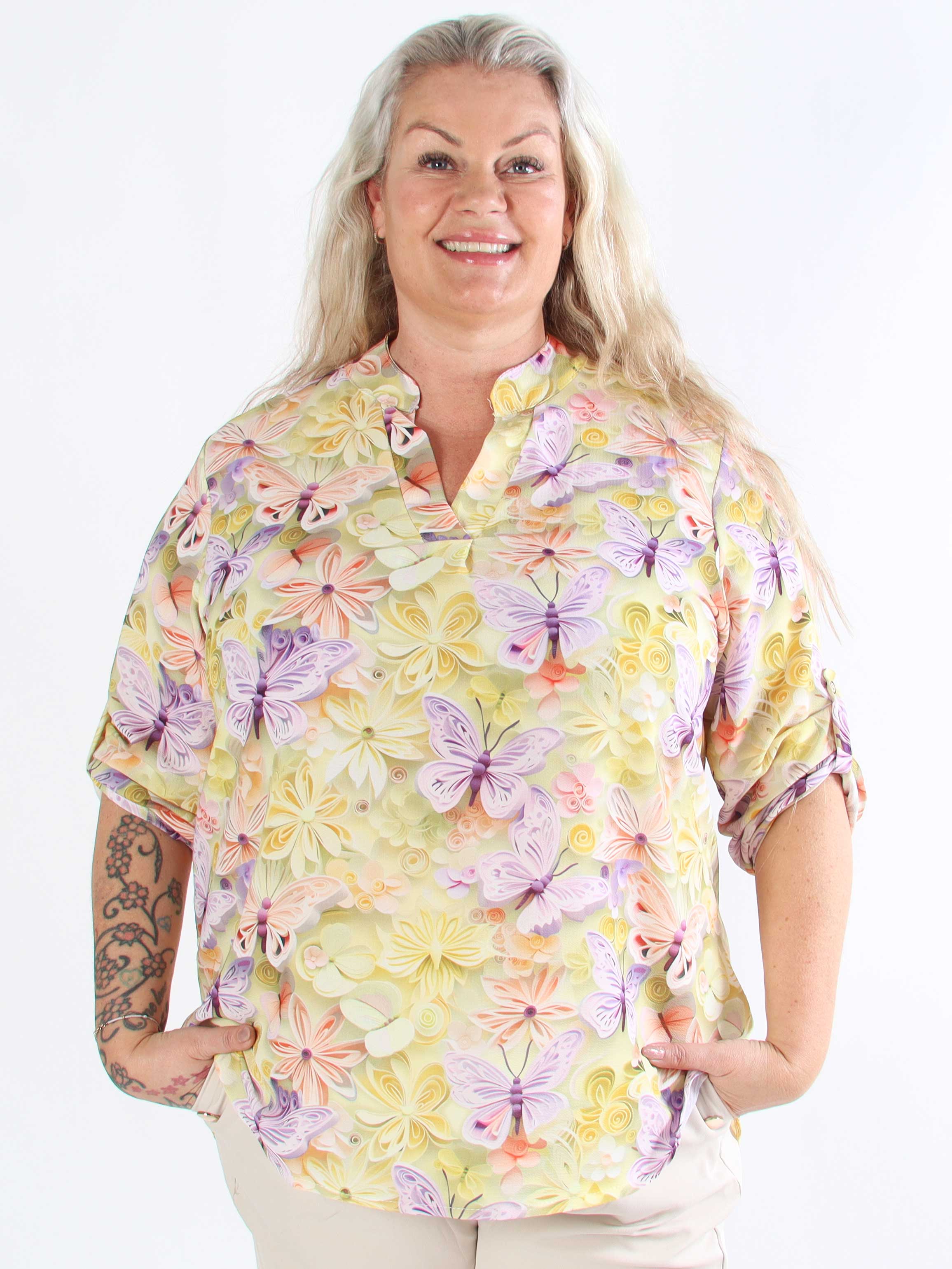 Vanesa Butterfly - Plus size tunika i viskose med sommerfugleprint